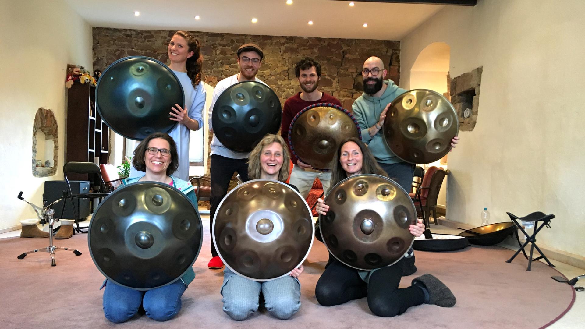 Workshop-Handpan_Akademie_RotesHaus_Innen_2048_90