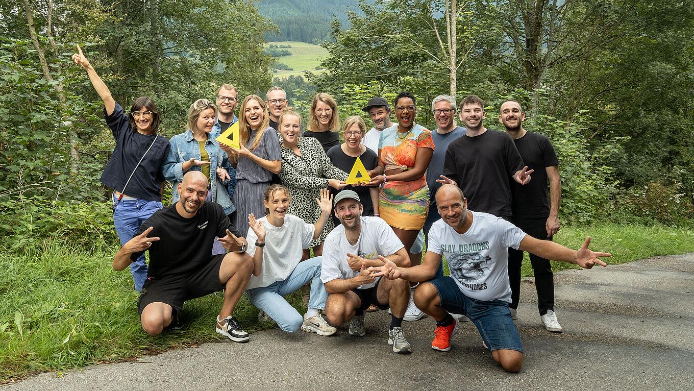 Gruppenfoto der IDEENSTARKEN #8 beim Kick-off im Schwarzwald. | Bild: Angelika Graf