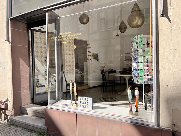 Blick durchs Schaufenster