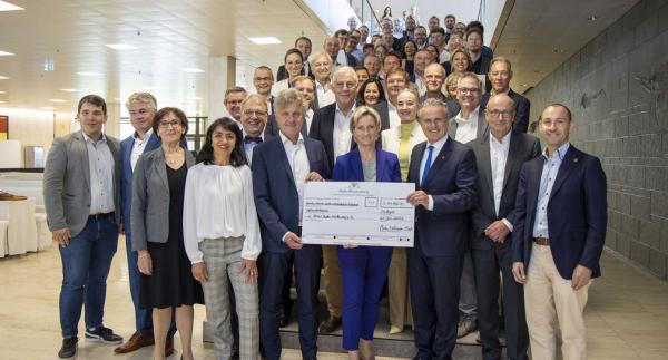 Übergabe der Förderbescheide an Vertreterinnen und Vertreter der KI-Allianz Baden-Württemberg © LICHTGUT - Leif Piechowski
